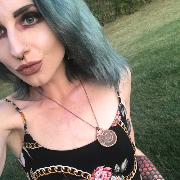 Meet your Posher, Jess - Picture 2 of 2